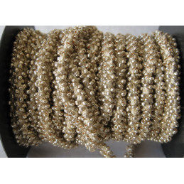 Catena di perline dorata